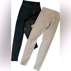 Bundle of two Alo Yoga leggings! ❤️